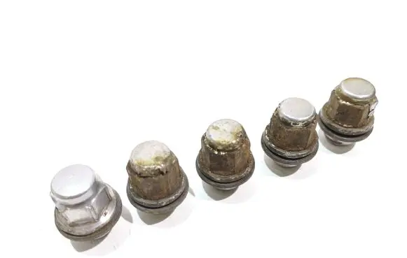 Toyota Corolla Verso AR10 Nuts/bolts 