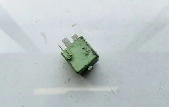 BMW 5 E39 Other relay 61368373700 v23134-k59-x312