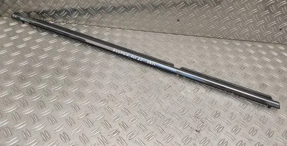 Toyota Avensis T270 Rear door glass trim molding 