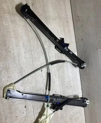 Front window lifting mechanism without motor