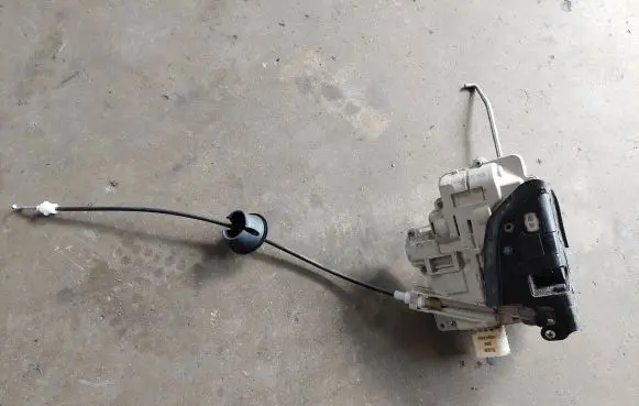 Audi A4 S4 B7 8E 8H Front door lock 8E1837016AA