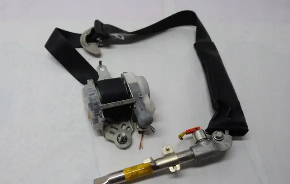 Subaru Legacy Front seatbelt 7S1520P