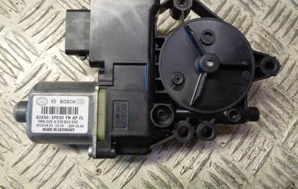 KIA Venga Front door window regulator motor 824501P010 0130822550