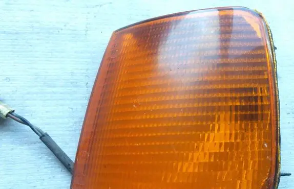 Volkswagen PASSAT B3 Front indicator light 133717