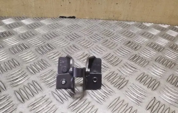 Mercedes-Benz B W246 W242 Tailgate/trunk/boot hinge A1767402900
