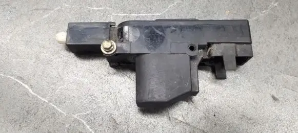 BMW 5 E34 Fuel tank cap lock motor 8350182