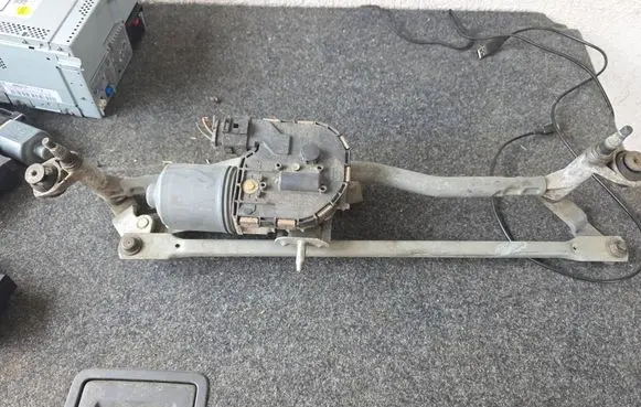 Audi A3 S3 A3 Sportback 8P Front wiper linkage and motor 8P1955023M