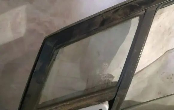 Mazda 5 Front door vent window glass four-door 