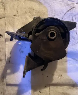 SsangYong Korando Engine mount bracket