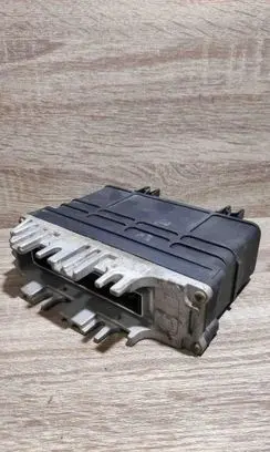 Volkswagen Golf III Engine control unit/module ECU 032906026A 0261200764