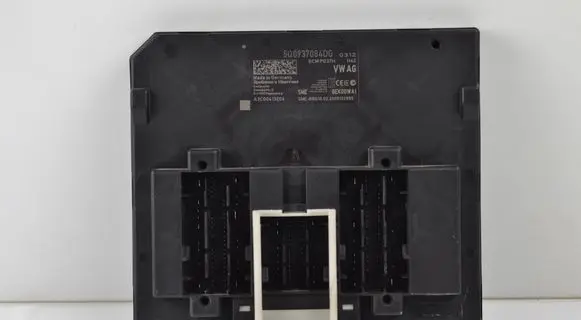 Volkswagen Golf VII Comfort/convenience module 5Q0937084DG BCMPQ37H A3C00413206