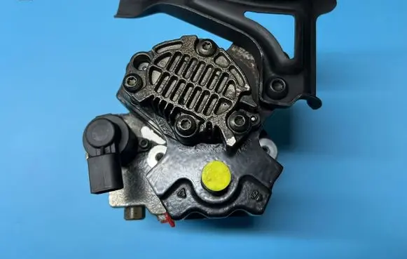 Audi A4 S4 B7 8E 8H Fuel injection high pressure pump 0445010090 059130755E