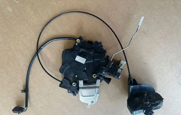 Volkswagen Transporter - Caravelle T5 Sliding door lock 7H0843653BC