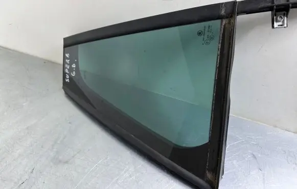 Skoda Superb B8 (3V) Rear vent window glass 3V9845214