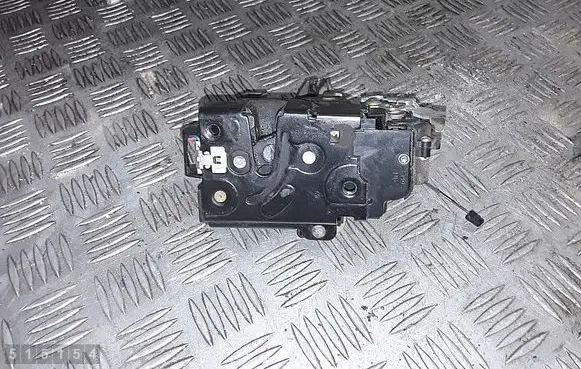 Skoda Octavia Mk2 (1Z) Front door lock 3d1837016