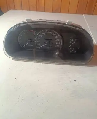Mitsubishi Colt Speedometer (instrument cluster) MB899942 758580