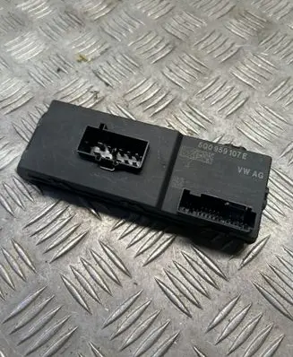 Volkswagen PASSAT B8 Tailgate/trunk control unit/module 5Q0959107E