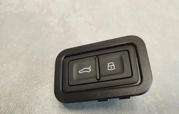 Tailgate opening switch