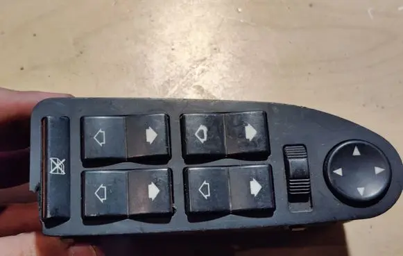 BMW 7 E38 Electric window control switch 61316904303