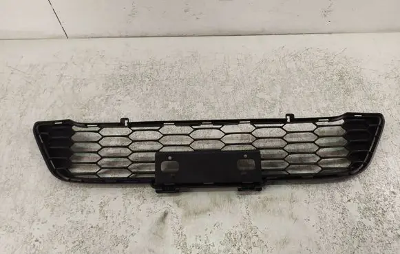 Toyota Hilux VIII Front bumper lower grill 53112YP060