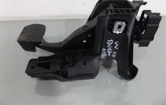 Volkswagen Touran III Brake pedal
