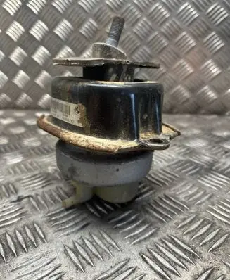 Engine mount bracket