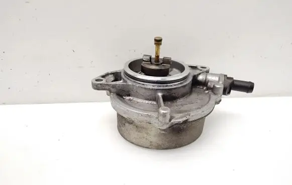 Volkswagen Touareg I Vacuum pump 057145100T 06T0581211