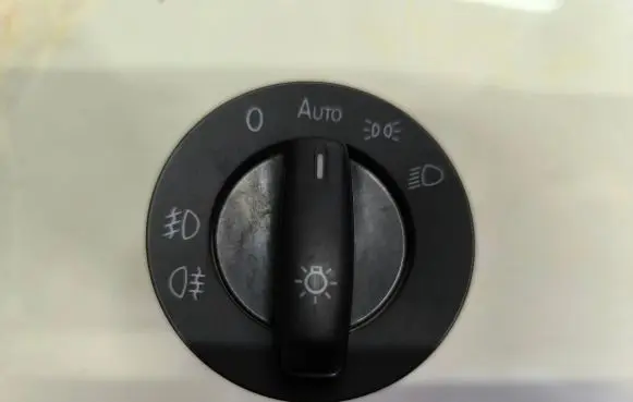Volkswagen Touran I Light switch