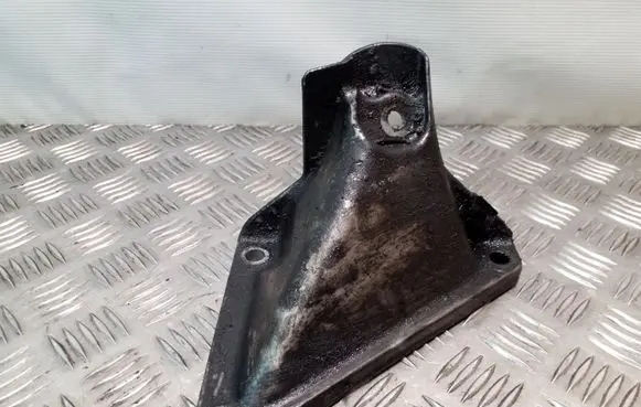 BMW 5 E60 E61 Engine mounting bracket 6761149