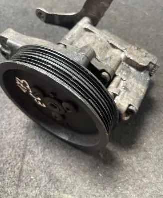 BMW 5 E60 E61 Power steering pump 324117261