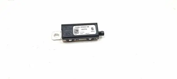 Jaguar XE Aerial antenna amplifier FW9318K942AB 20160620 28388495