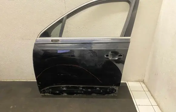 Audi Q7 4M Front door