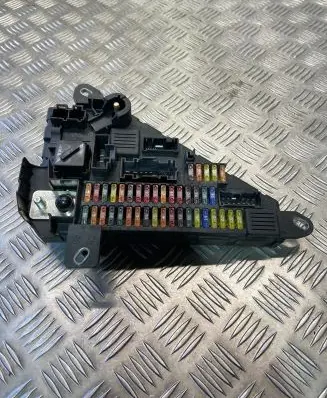 BMW 5 E60 E61 Fuse module 9138830