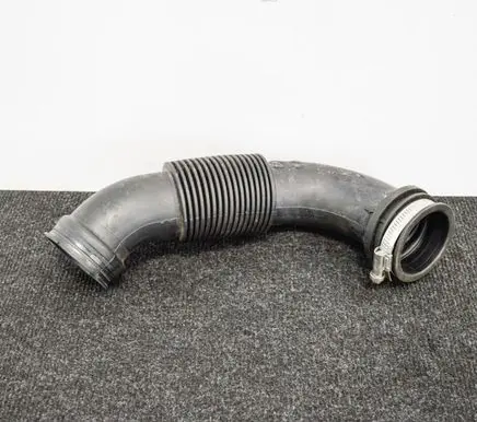 Ford Focus Air intake hose/pipe S9E0B