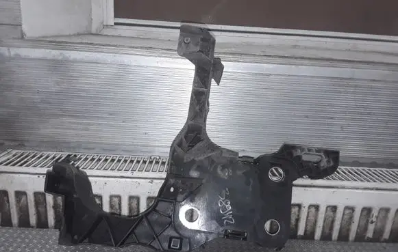 Renault Megane II Front bumper mounting bracket