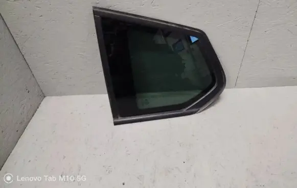 BMW X3 F25 Rear side window 7205625