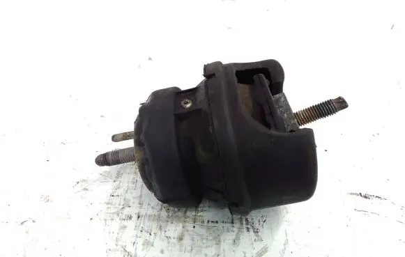 Cadillac CTS Engine mount bracket