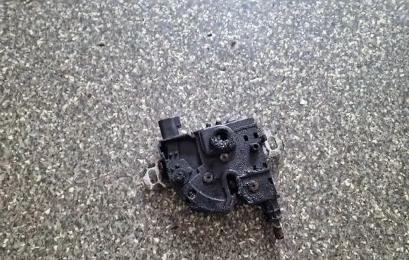 Ford C-MAX I Engine bonnet/hood lock/catch