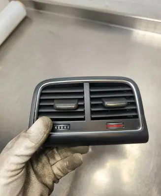 Audi A5 8T 8F Rear air vent grill 8K0819203