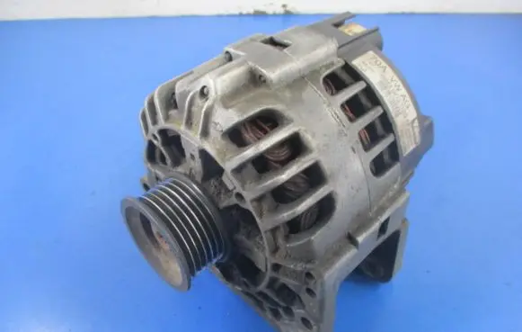 Volkswagen Fox Generator/alternator 03D903025H
