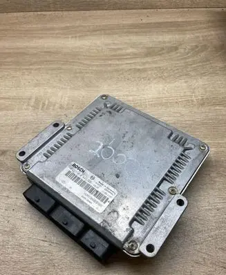 Volvo S40, V40 Engine control unit/module ECU 8200065996 0281010441