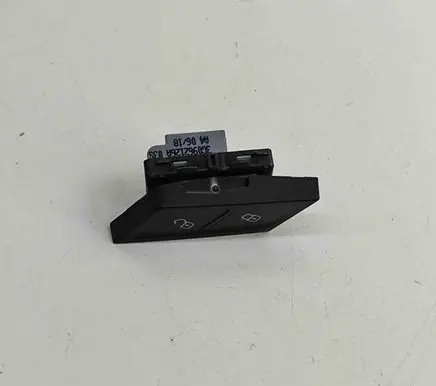 Volkswagen PASSAT B8 Central locking switch button 3G0962126A