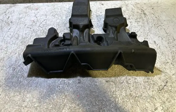 Engine bonnet/hood sound/heat insulation