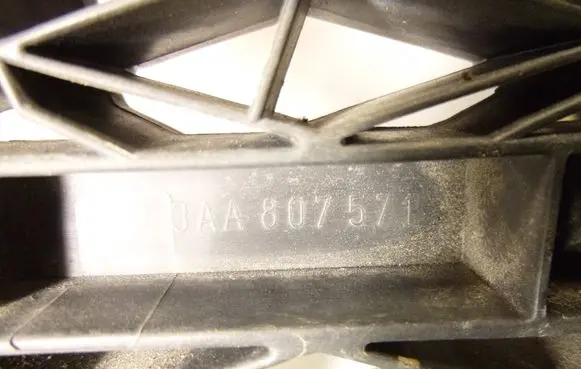 Front bumper mounting bracket