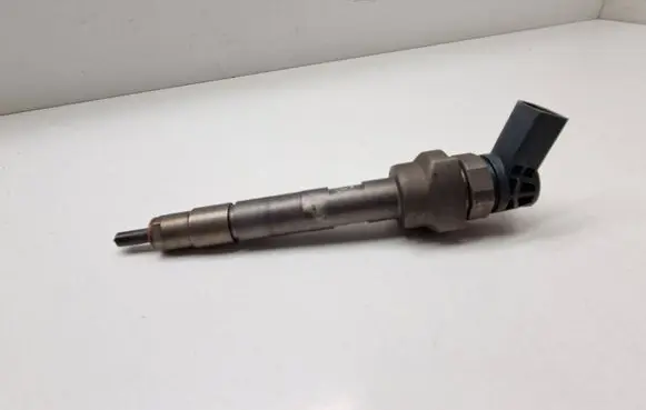 BMW X3 F25 Fuel injector 7810702