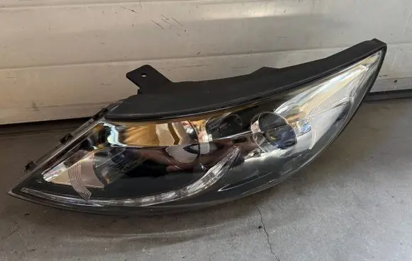 KIA Sportage Headlight/headlamp 921013U290