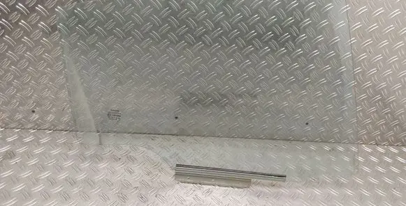 Toyota Yaris Rear door window glass