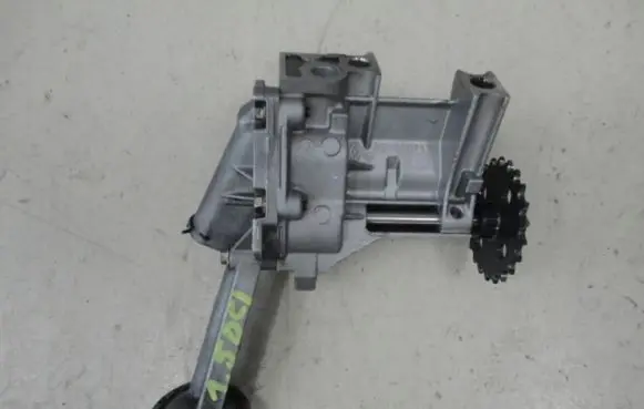 Renault Megane III Oil pump 8200307174