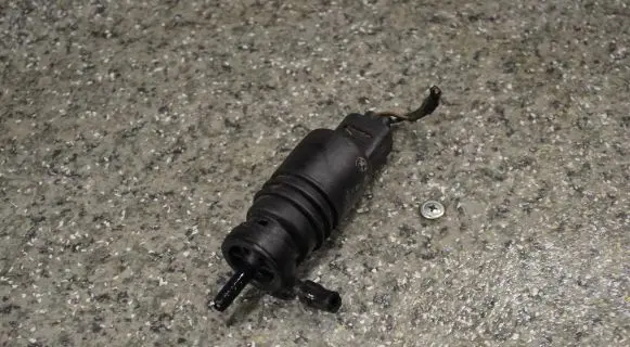 BMW 3 E46 Windscreen/windshield washer pump