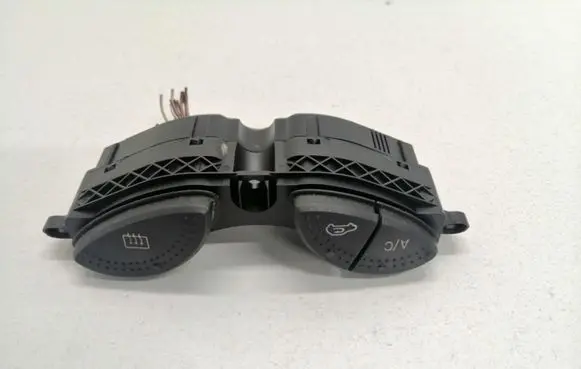 Ford Focus Windscreen/window heater switch YS4T19A945BA